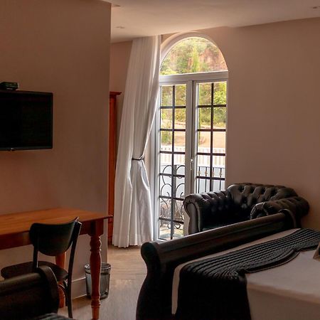 Vila Pugliesi Hotel Boutique เลนโซยส์ ภายนอก รูปภาพ