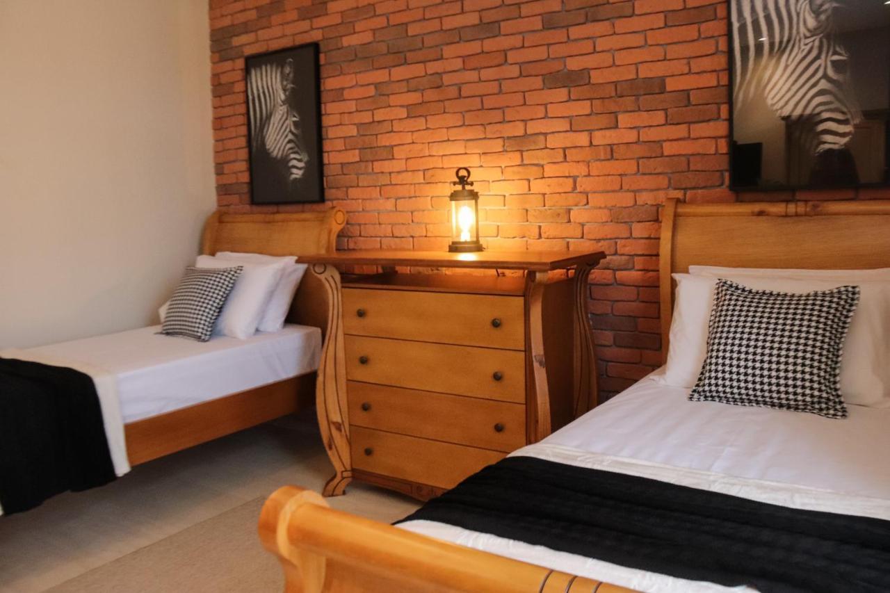Vila Pugliesi Hotel Boutique เลนโซยส์ ภายนอก รูปภาพ