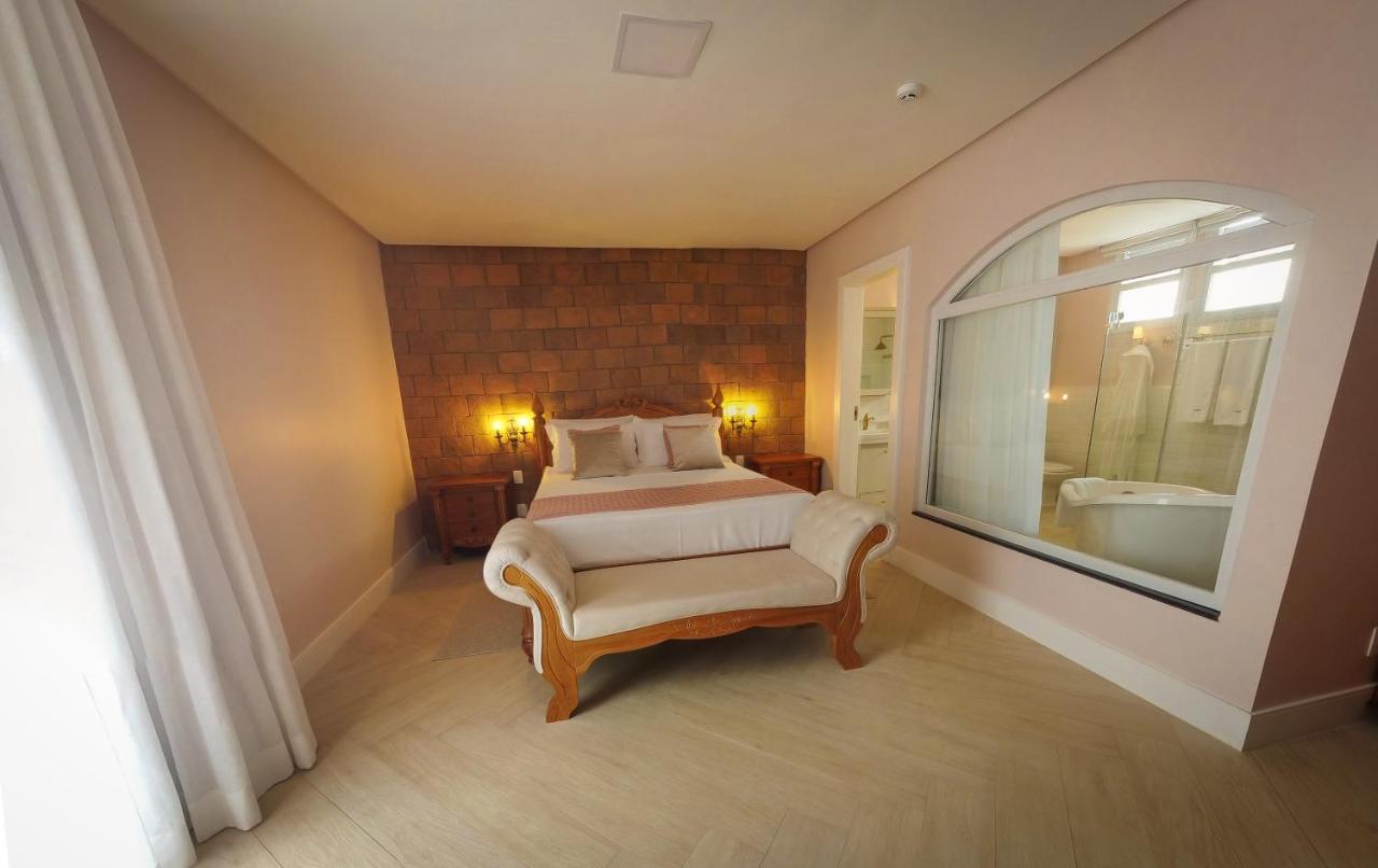 Vila Pugliesi Hotel Boutique เลนโซยส์ ภายนอก รูปภาพ