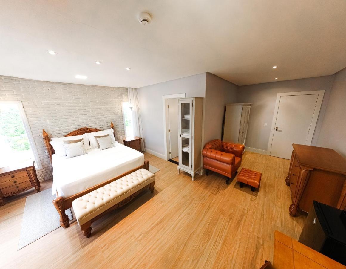 Vila Pugliesi Hotel Boutique เลนโซยส์ ภายนอก รูปภาพ