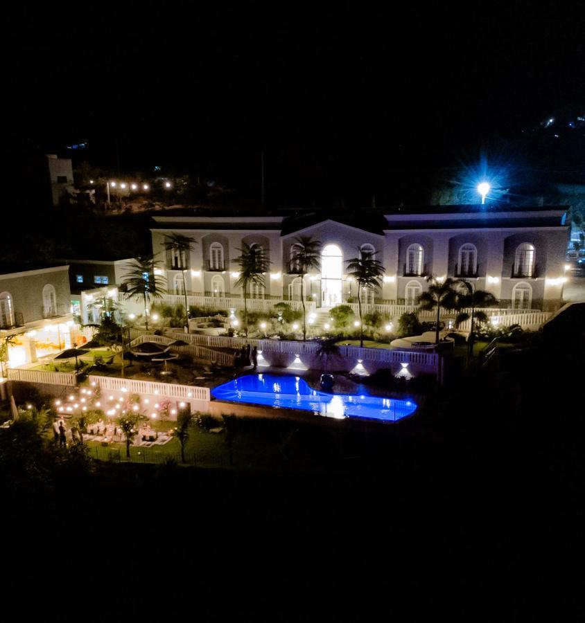 Vila Pugliesi Hotel Boutique เลนโซยส์ ภายนอก รูปภาพ