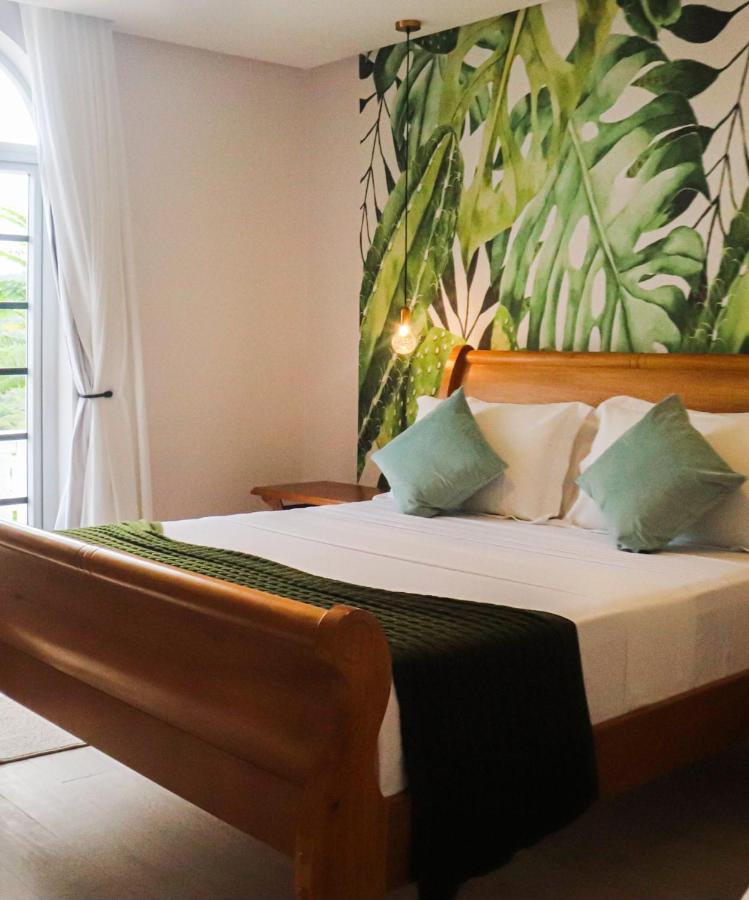 Vila Pugliesi Hotel Boutique เลนโซยส์ ภายนอก รูปภาพ
