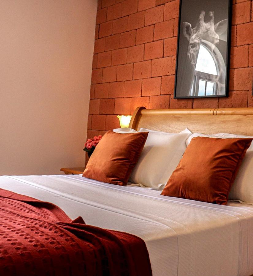 Vila Pugliesi Hotel Boutique เลนโซยส์ ภายนอก รูปภาพ