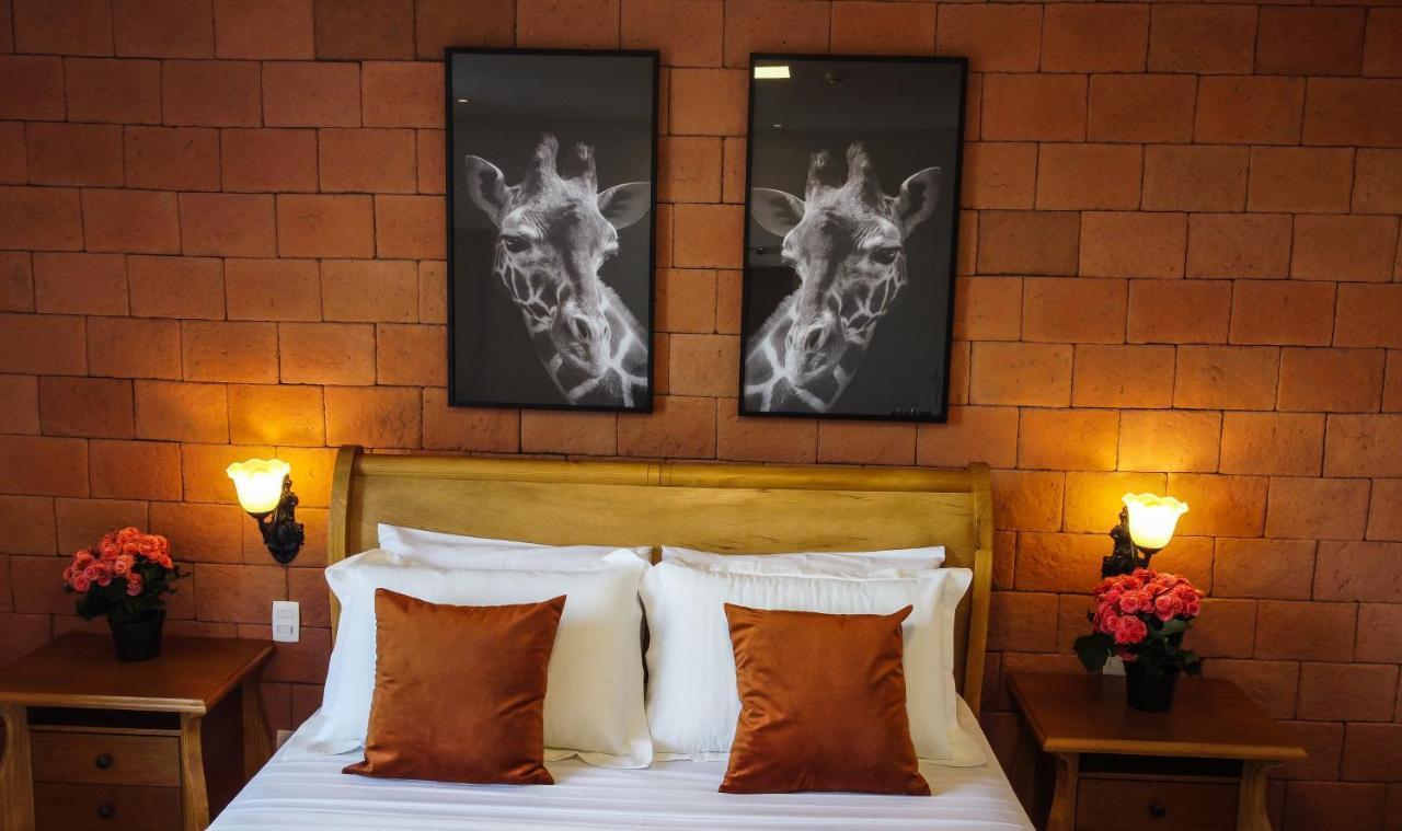 Vila Pugliesi Hotel Boutique เลนโซยส์ ภายนอก รูปภาพ
