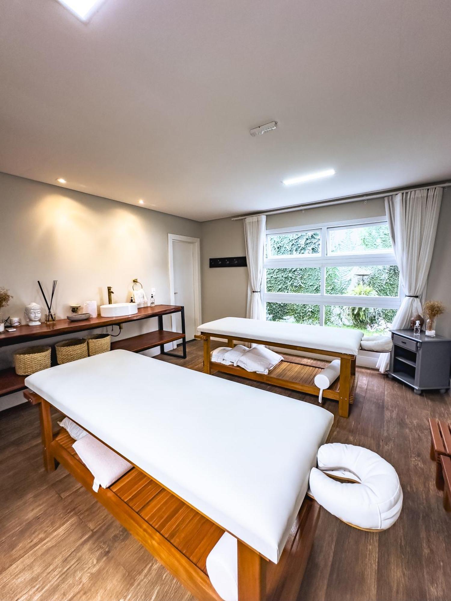 Vila Pugliesi Hotel Boutique เลนโซยส์ ภายนอก รูปภาพ