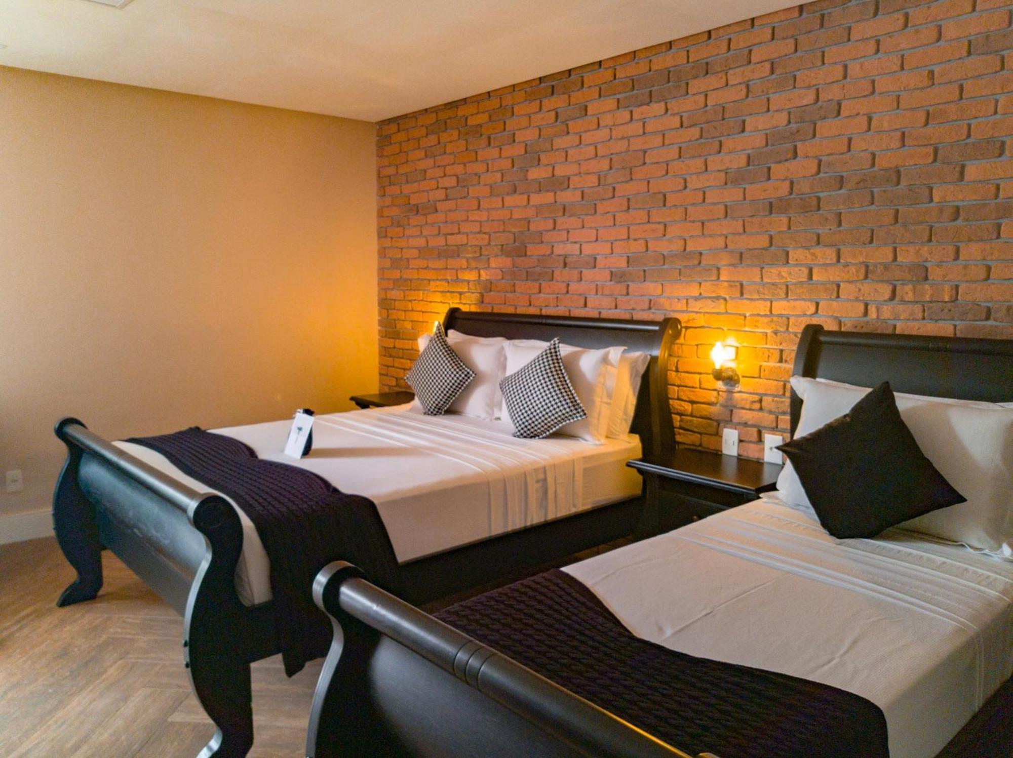 Vila Pugliesi Hotel Boutique เลนโซยส์ ภายนอก รูปภาพ